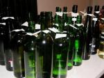 Část lahví se vzorky vín ročníků 2007 a 2008.