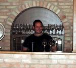 Vladimír Tetur ve své degustační místnosti ve vinařství - osobní návštěva dne 21. června 2007.