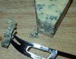 Nůž President - detail na vidličku s napíchnutým sýrem Paladin.