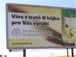 Bilboard upozorňující na viniční trať U hájku, Dobšice-Suchohrdly.