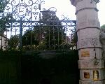 08. La Pousse d´Or - brána.jpg
