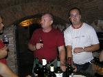 Vincúristé degustují vína hustopečského regionu ve sklepeních domu U Synků.