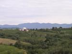1. Collio - vinice v obci Oslavia, v pozadí memorial padlým ve světových válkách