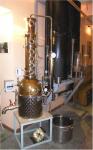 17 - Prohlídka firmy postoupila k výrobě destilátů. 19. srpna 2006.